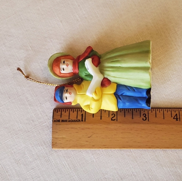 MMA 1992 Carolers Ornament Merry Christmas - Picture 3 of 9